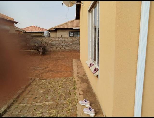 2 BEDROOM HOUSE FOR SALE IN PROTEA GLEN